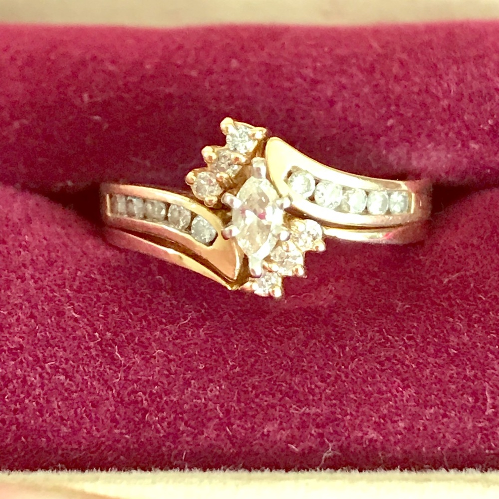 Diamond wedding ring set